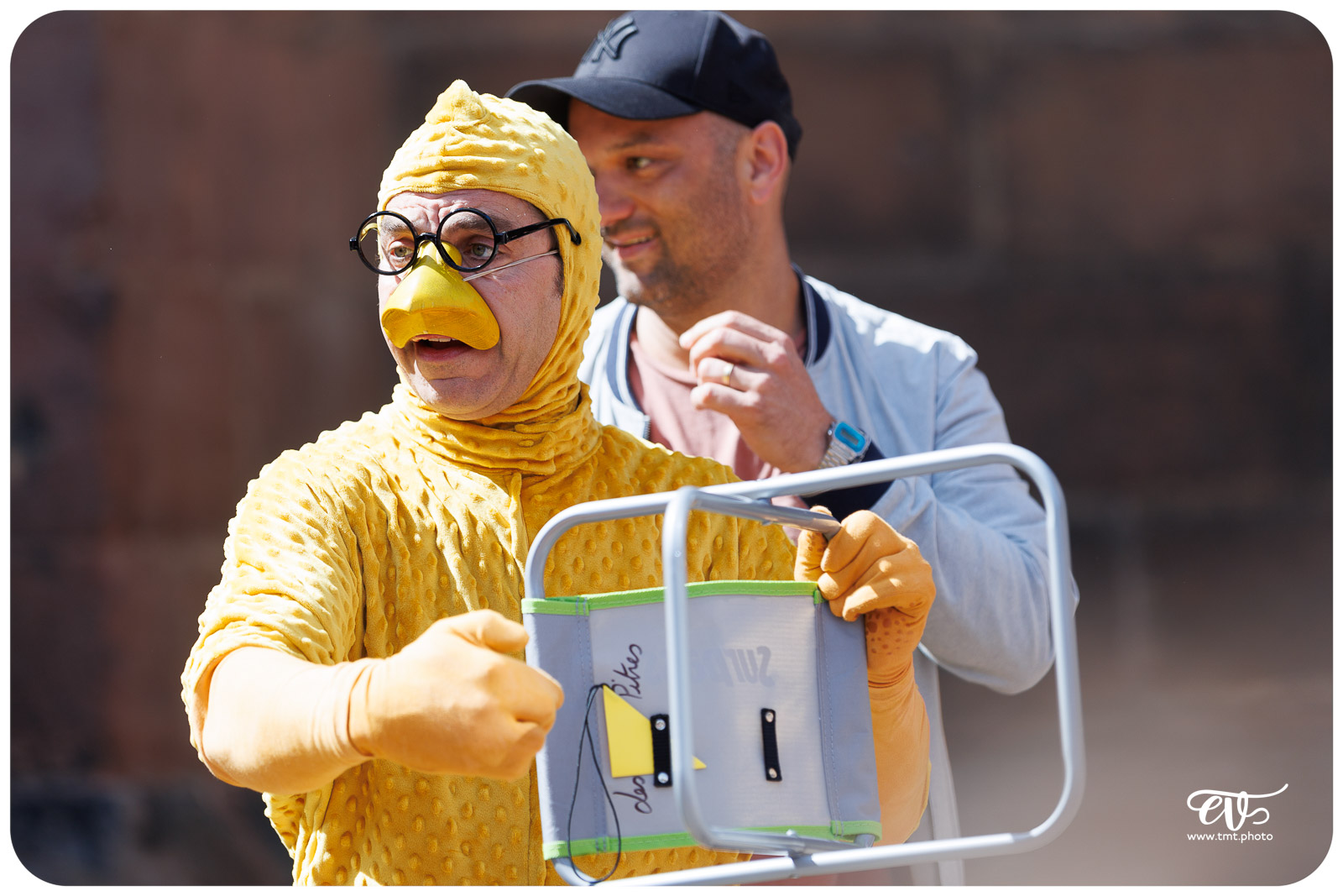 UN POUR TOUS TOUS POUSSIN ! - LES ARTS PITRES